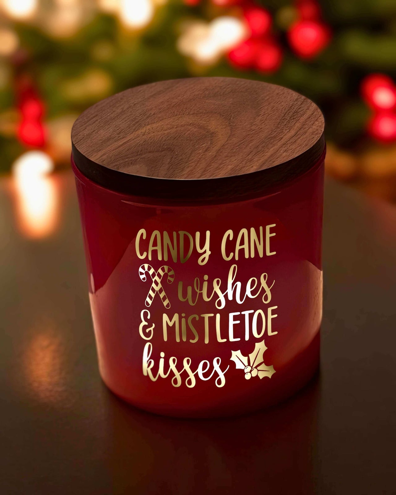 Make your holiday season extra special with the "Candy Cane Wishes" candle.