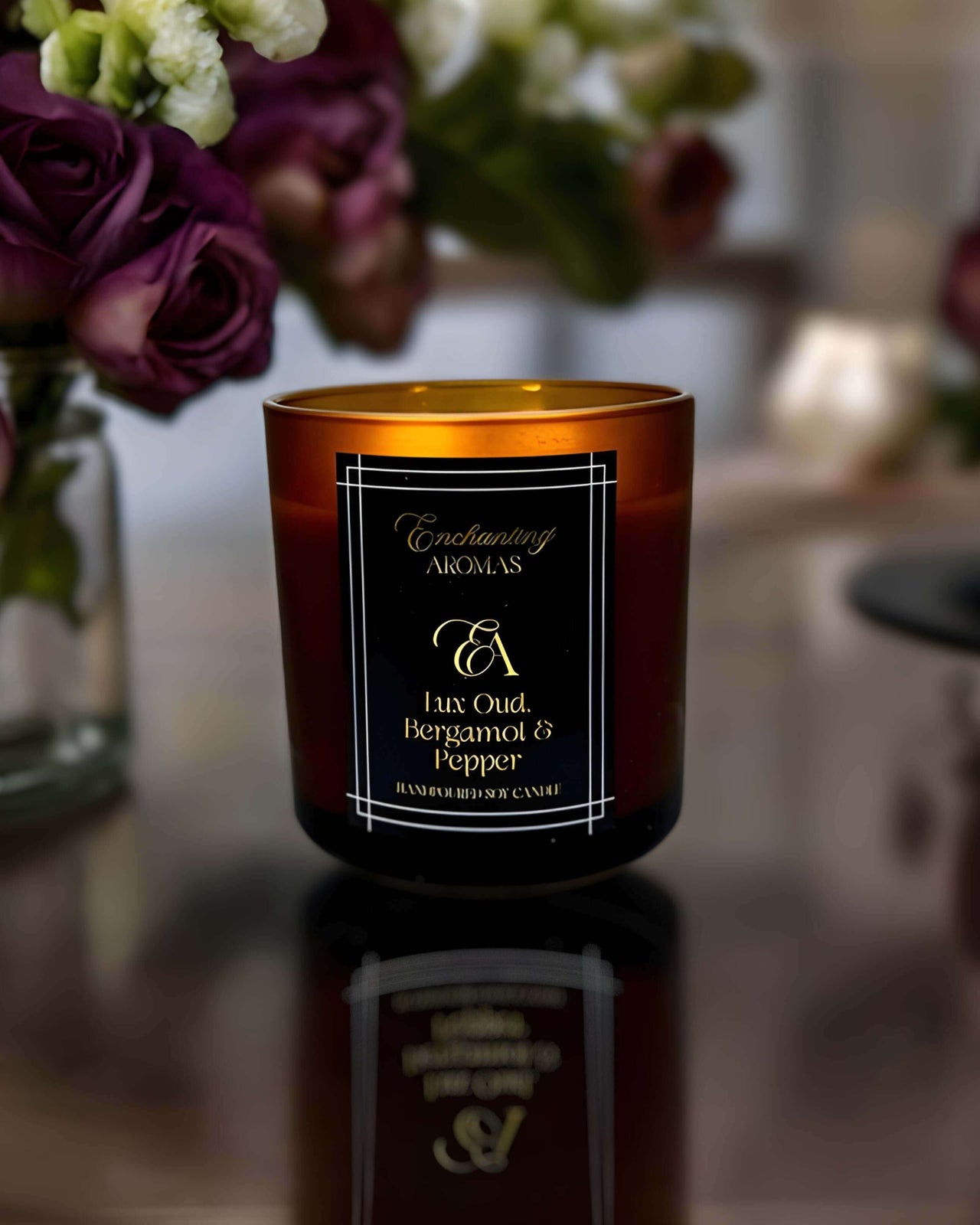 Lux Oud, Bergamot & Pepper Candle. Features Orange Blossom, Bergamot, and Mandarin top notes, Sweet Citrus and Pepper heart, and a base of Tonka Bean, Musk, and Oud. Ideal for adding luxury and tranquillity to any space.