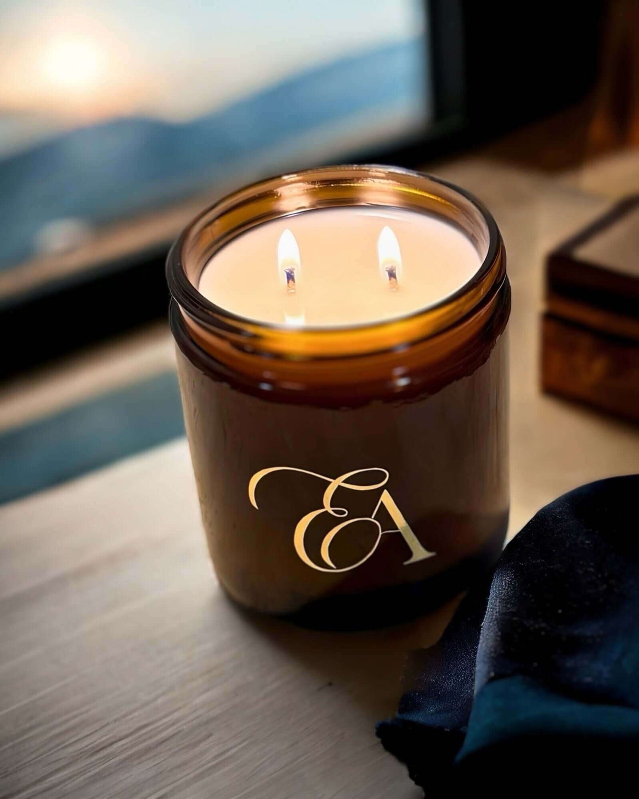 Discover the allure of Luxe Aromatic: Dreamscape, an extraordinary candle designed to transform spaces into a haven of sensory delight.