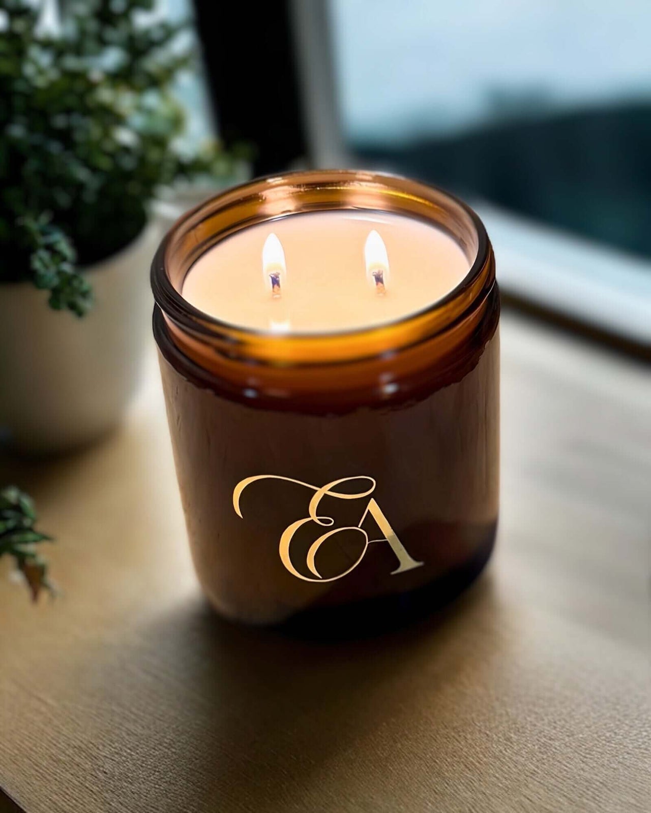 Discover the allure of Enchanting Aromas Luxe Aromatic Candles: Lux Oud, Bergamot & Pepper