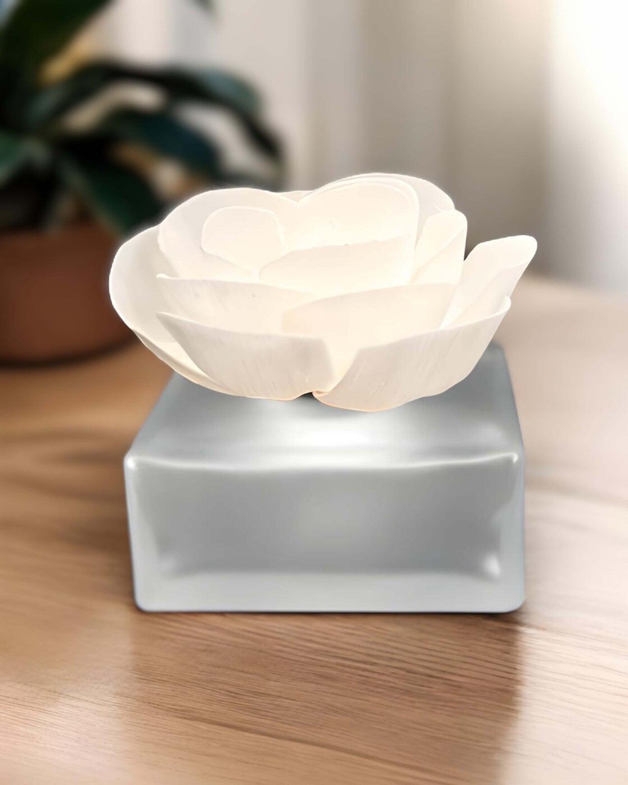 Frosted peony sola fragrance diffuser.