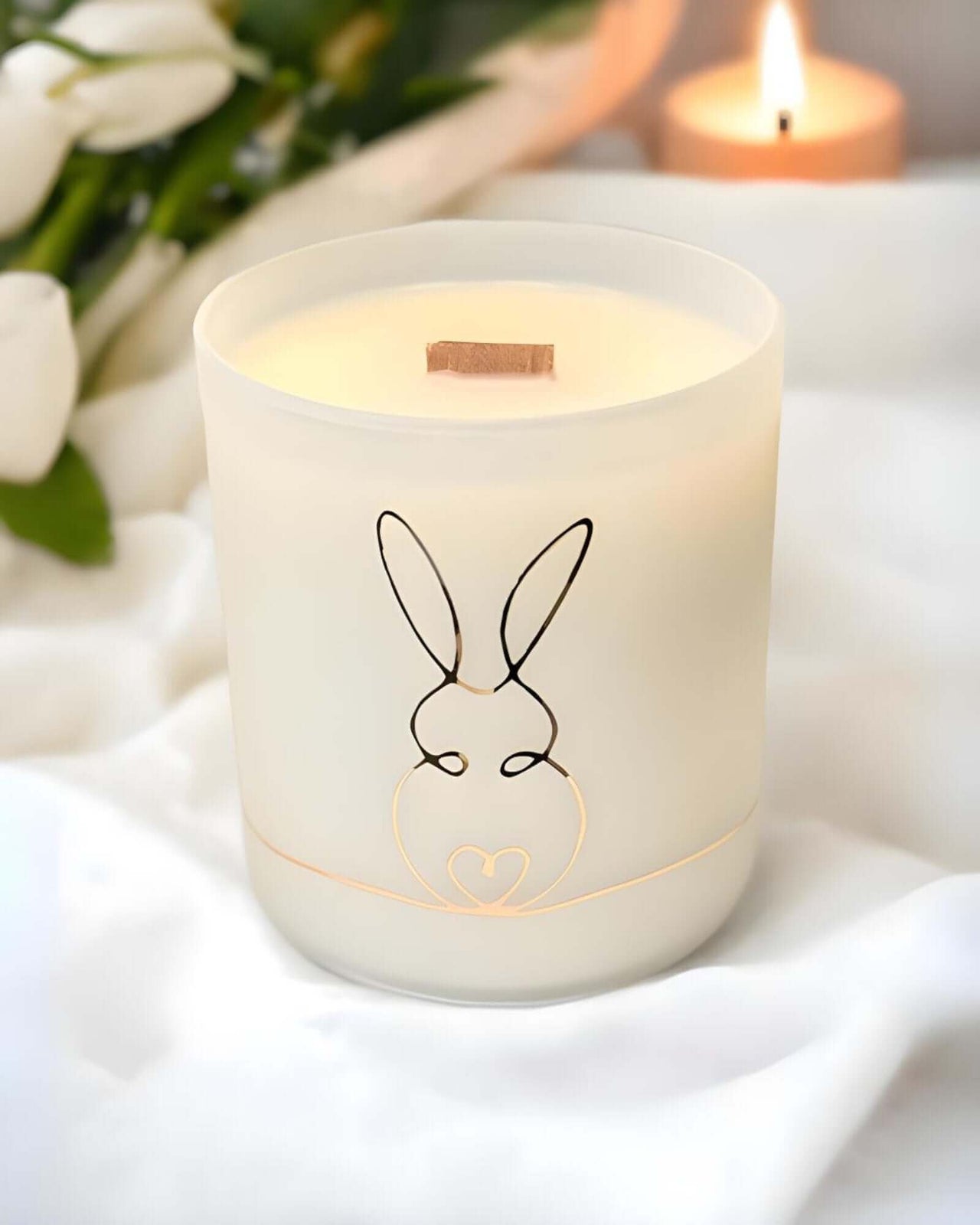 Bunny Love Candle with a wooden wick - white