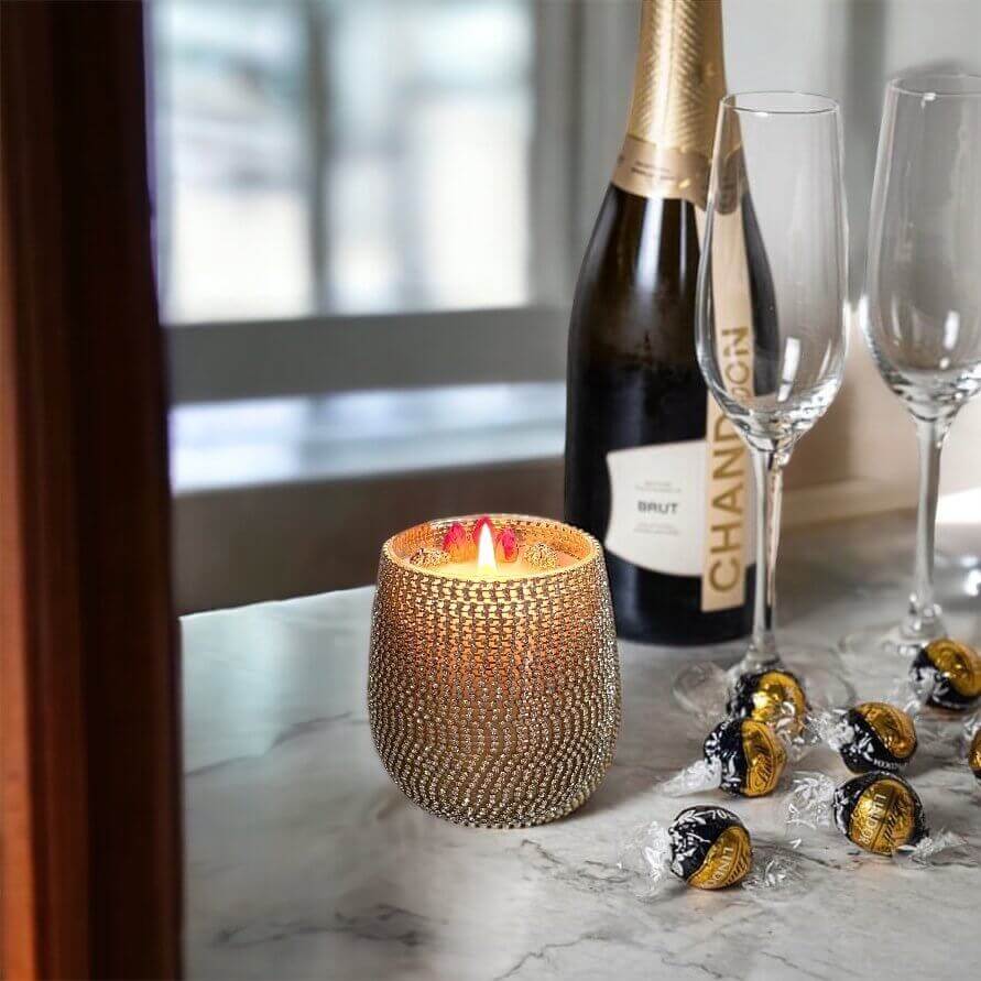 Luxury Bling Candle - Pyrite Sparkle Add glamour with the Beautiful Bling Candle, infused with Pyrite.